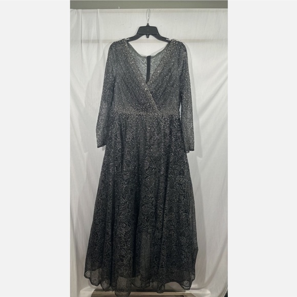 NWT $798 Mac‎ Duggal [ 8 ] Embellished Long Sleeve V Neck Gown in Graphite - Picture 8 of 15